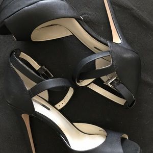 Black BCBG GENERATION heels (Never worn)